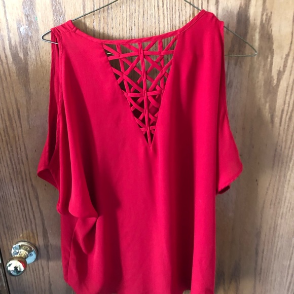 Red shoulder cut shirt - Picture 4 of 4